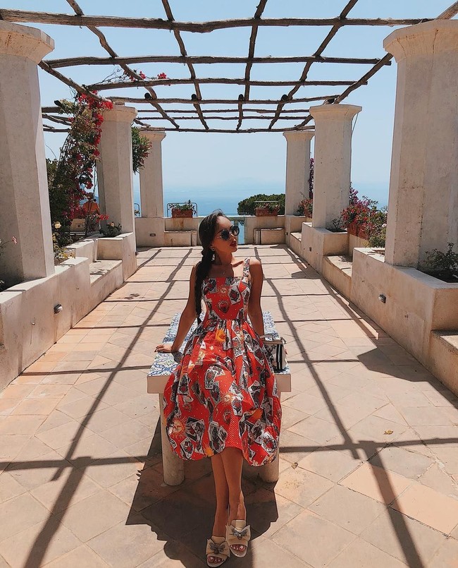 Ia juga menghadapi spekulasi dari netizen yang menganggap dirinya menjalani opersai plastik demi terlihat seperti boneka hidup. Foto: Instagram