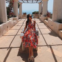 Ia juga menghadapi spekulasi dari netizen yang menganggap dirinya menjalani opersai plastik demi terlihat seperti boneka hidup. Foto: Instagram