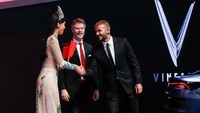 Beckham memang tidak terlibat dalam pembuatan, ia hanya kagum pada mobil pertama Vietnam itu. Thierry Chesnot/Getty Images.