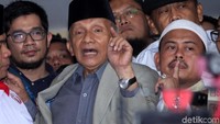 Memang lamanya 6 jam tapi sesungguhnya yang separuh itu untuk makan dan salat dan ngobrol ke sana ke mari, ujar Amien di Gedung Direktorat Kriminal Umum (Dirkrimum) Polda Metro Jaya, Rabu (10/10/2018).
