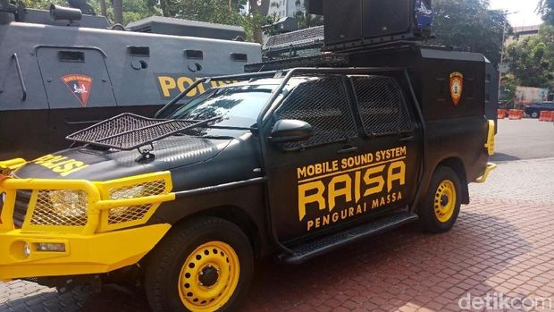 Mobil Raisa alias pengurai massa