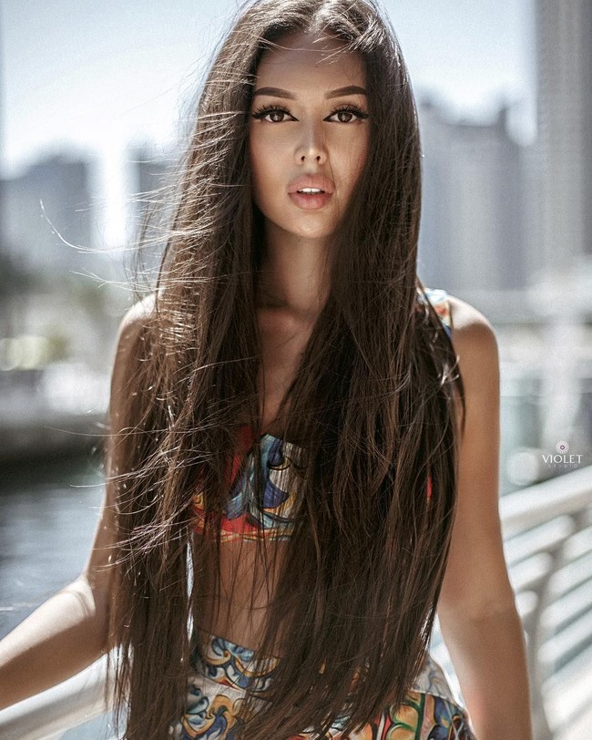 Ia memiliki tinggi 174 cm dengan ukuran pinggang 22 inchi dan berat 44 kg. Foto: Instagram