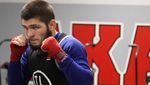 Petarung Khabib Nurmagomedov Ternyata Suka Makan Bareng Teman, Ini Buktinya!