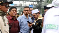 Sebelumnya, Amien Rais telah dipanggil pihak kepolisian beberapa waktu lalu untuk dimintai keterangan berkaitan dengan kasus kebohongan aktivis Ratna Sarumpaet. Namun, Amien tak datang karena ada kesalahan administrasi.
