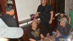 Suasana Duka di Rumah Indro Warkop
