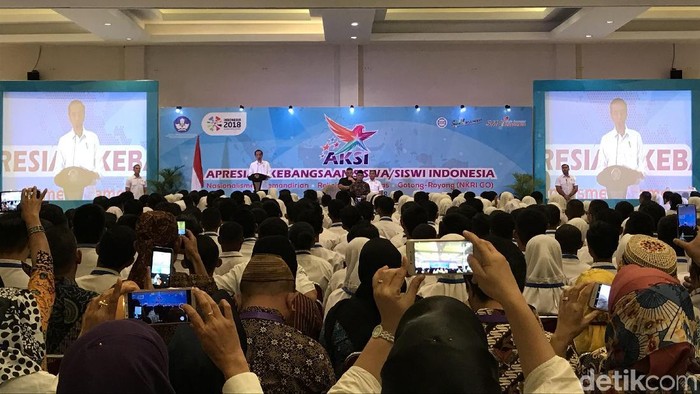 Jokowi Bertemu dengan Siswa AKSI dan Guru Sastra di Bogor