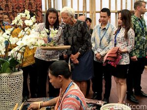 Tenun Maumere Jadi Primadona di Pertemuan IMF-WB 2018 Bali