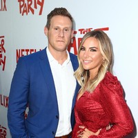 Trevor menikahi Tracey Kurland dalam sebuah upacara pernikahan yang intim di sebuah rumah di Hidden Hills, California, Amerika Serikat, Sabtu (6/10/2018) kemarin. Tidak banyak tamu yang diundang ke pernikahan yang digelar secara ‘santai’ tersebut. Foto: Dok. Getty Images/Rich Fury