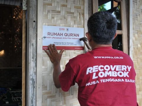 Marcella Zalianty Cs Bantu Bangun Rumah Bagi Korban Gempa Lombok