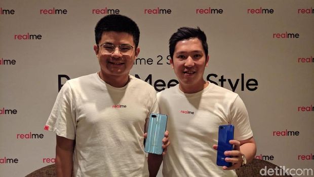 Marketing Director of Realme Southeast Asia Josef Wang dan Product Manager Realme Indonesia Felix Christian