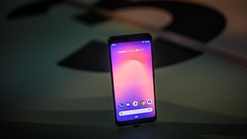 Dimensinya 145.6 x 68.2 x 7.9 mm. Foto: Drew Angerer/Getty Images