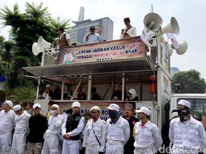 Aksi Kawal Pemeriksaan Amien Rais di Mapolda Metro Jaya
