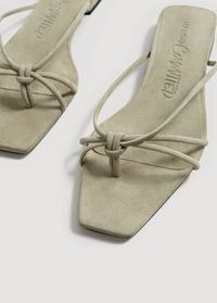 5 'Ugly Sandals' yang Justru Bikin Penampilan Lebih Stylish