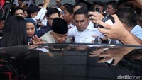 Amien menjalani pemeriksaan dari sekitar pukul 10.00 WIB hingga akhirnya keluar dari ruang pemeriksaan sekitar pukul 16.00 WIB.