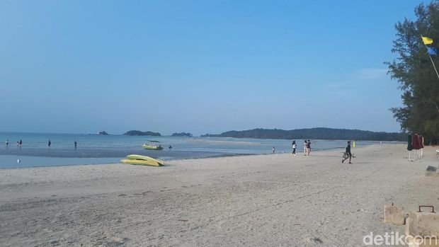 Pantai Lagoi di Pulau Bintan