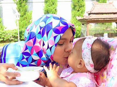 10 Momen Seru Hanum Rais dan Anaknya