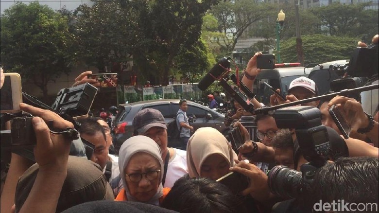 Ratna Sarumpaet Dibawa ke Biddokes Polda Metro Ratna Sarumpaet Dibawa ke Biddokes Polda Metro