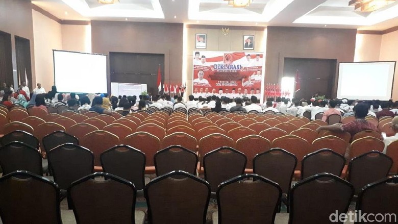 Banyak Kursi Kosong, Begini Deklarasi Dukung Jokowi di Pekanbaru Banyak Kursi Kosong, Begini Deklarasi Dukung Jokowi di Pekanbaru