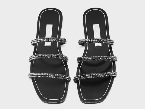 5 'Ugly Sandals' yang Justru Bikin Penampilan Lebih Stylish