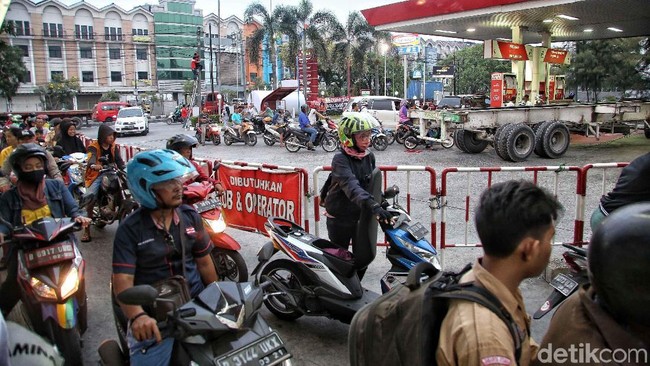 Drama Kabinet Jokowi soal Kenaikan Harga Premium