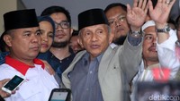 Ketua Dewan Kehormatan PAN Amien Rais merasa dihormati selama diperiksa di Polda Metro Jaya. Meski pemeriksaan berlangsung selama 6 jam, dia mengaku sebagian waktunya untuk kegiatan lain.