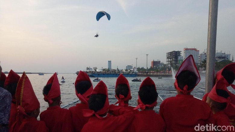 Kemeriahan International Eight Festival 2018 di Makassar (Ibnu Munsir/detikTravel) Kemeriahan International Eight Festival 2018 di Makassar (Ibnu Munsir/detikTravel)
