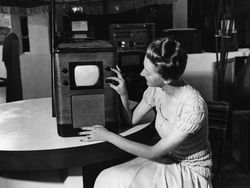 Kumpulan TV Jadul: Mirip Mesin Cuci, Ditenteng seperti Tas