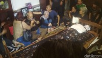 Sang istri meninggal karena kanker paru-paru yang diidapnya. Foto: Hanif (detikHOT)
