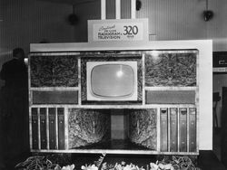 Kumpulan TV Jadul: Mirip Mesin Cuci, Ditenteng seperti Tas