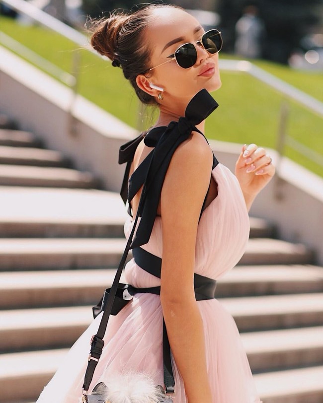 Dinara merupakan mahasiswi yang belajar tentang keuangan di University of Nottingham. Foto: Instagram