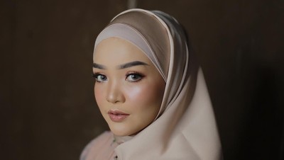 Gaya Hijab untuk Si Pipi Chubby Ala MUA Cantik Hanani Marha