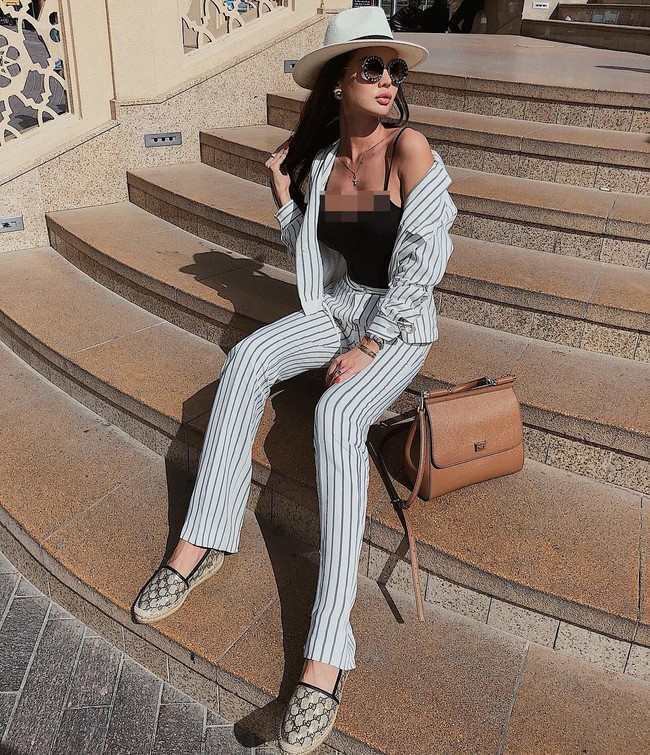 Wanita yang mendapat julukan Barbie Kazakhstan ini menjadi model pakaian dalam dan mengunggah fotonya yang memperlihatkan keseksian tubuhnya. Foto: Instagram