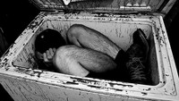 Foto: Sebelum mendaftar, pengunjung harus menandatangani surat pernyataan medis. Sehingga pengunjung dipastikan sehat dan tidak ada resiko ketika masuk ke dalam rumah hantu.(mckameymanor.com)