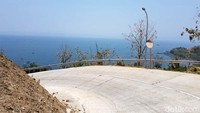 Geopark Ciletuh menjadi beken di kalangan pencinta roda dua sejak beberapa waktu belakangan. 