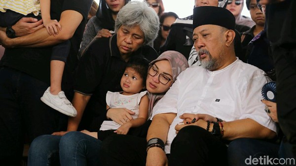 Duka Indro Warkop, Camila Cabello Sabet 4 Piala di AMA 2018