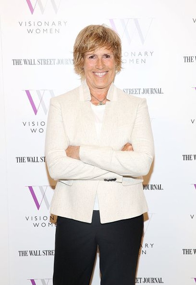 Wanita berikut jadi perbincangan netizen karena aksinya. Di usia 64 tahun, Diana Nyad membuat kagum sesama wanita juga pria karena berenang dari Kuba ke Florida. Penulis, pemain squash, jurnalis, dan motivator itu menjadi wanita pertama yang melakukannya setelah lima kali percobaan. Foto: Getty Images