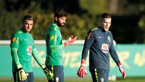 Alisson dan Ederson: Rival di Klub dan Juga Timnas Brasil