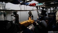 Selain itu kapal dan kru kapal akan diberi sertifikat yang nantinya akan menjadi identitas bahwa kapal dan kru tersebut layak untuk melaut dan nantinya kru kapal termasuk nalayan akan dilatih dididik Basic Safety Training (BST). 