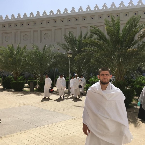 Khabib Nurmagomedov Dan Tanah Suci Mekah