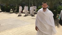 Ini adalah foto Khabib saat menjalani ibadah umrah pada April 2018. (khabib_nurmagomedov/Instagram)