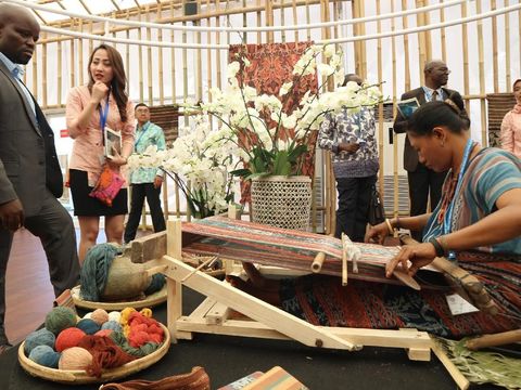 Tenun Maumere Jadi Primadona di IMF-WB 2018 Bali 
