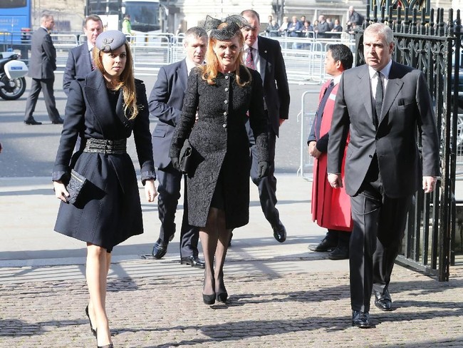 Hingga kini hubungan Pangeran Andrew dan Fergie berlangsung baik meski keduanya telah bercerai. Keduanya pun masih sering tampil bersama di acara-acara tertentu. Saat pernikahan Putri Eugenie nanti, keduanya pun akan tampil bersama. Fergie mengakui bahwa Pangeran Andrew tetaplah keluarganya.  Foto: Getty Images