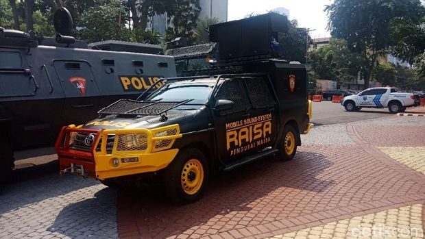 Mobil Raisa.