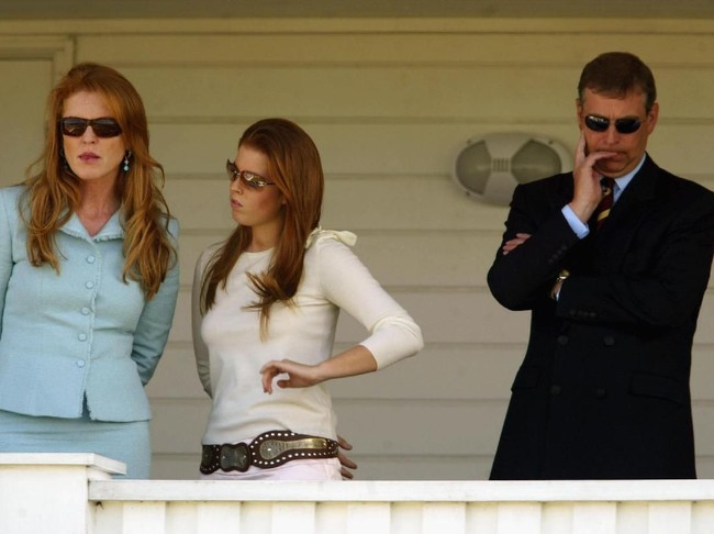 Keduanya pun memutuskan berpisah di tahun 1992 setelah enam tahun menikah. Alasan utama keretakan rumah tangganya adalah hubungan jarak jauh tersebut.  Foto: Getty Images