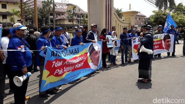 Datangi Polda DIY, Simpatisan Amien Rais Gelar Aksi Solidaritas