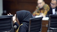 Dalam perkara tersebut, Kotjo didakwa menyuap Eni Maulani Saragih dan Idrus Marham sebesar Rp 4,7 miliar. Duit itu dimaksudkan agar perusahaan Kotjo, Blackgold Natural Resources Limited, ikut ambil bagian menggarap proyek PLTU Riau-1.