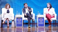 Pada kesempatan itu pula Founder and CEO of Bukalapak Achmad Zaky, duduk menjadi salah seorang panelis untuk memaparkan akan keberhasilannya membangun bisnisnya sejak muda.