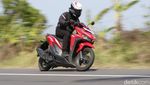 Komparasi Honda Vario 125 Vs Yamaha Lexi