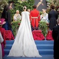 Beginilah suasana pernikahan mereka yang khidmat dan magis. Dekorasi tanaman memberikan sentuhan romantis.  Foto: Getty Images