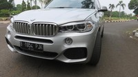 Mobil juga masih cocok menjadi teman sehari-hari karena pengisian daya baterai bisa dilakukan di rumah.